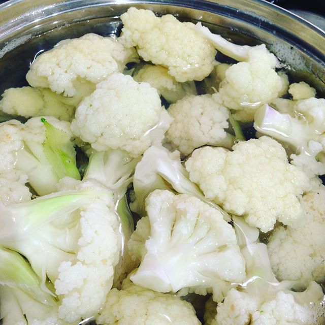 茹でると白くなりますので、美味しく食べられます。