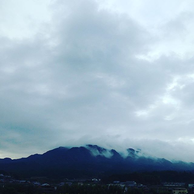 雲がかかってますが、今から畑に向かいます。