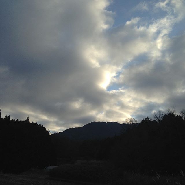 気温4℃雲が多いが腫れ北風微風