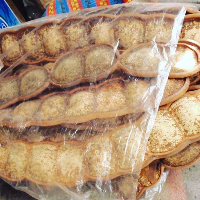 タイの直売所にあった豆！モダマ豆です。人のこぶしぐらいの豆 日本には、西表島、石垣島にも同じ様な豆が有ります！インテリアになるよね〜中は黒豆です！恐竜が食べてたかも？ストーリーズは、次々消します！↓